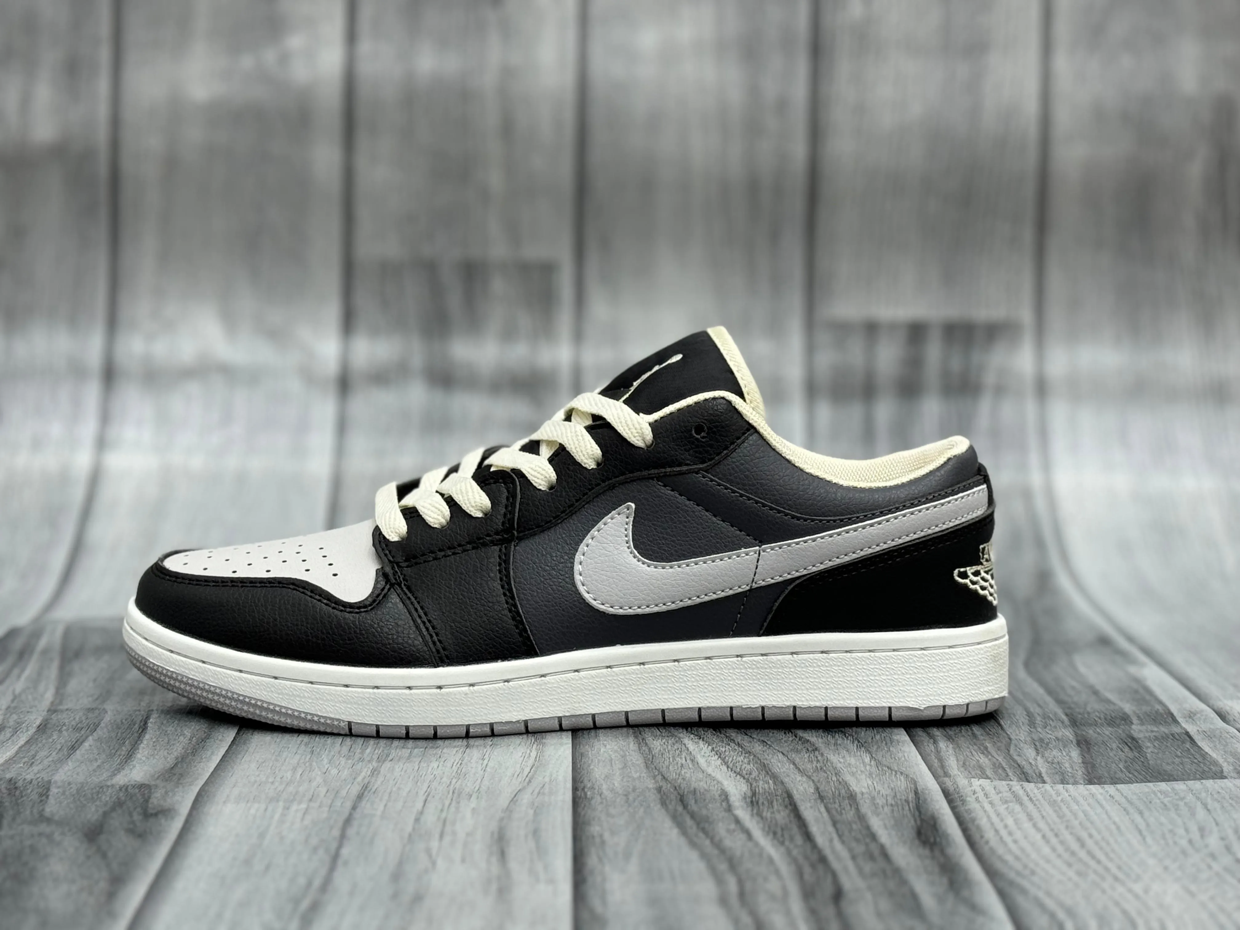 Air Jordan 1 Low Black & White
