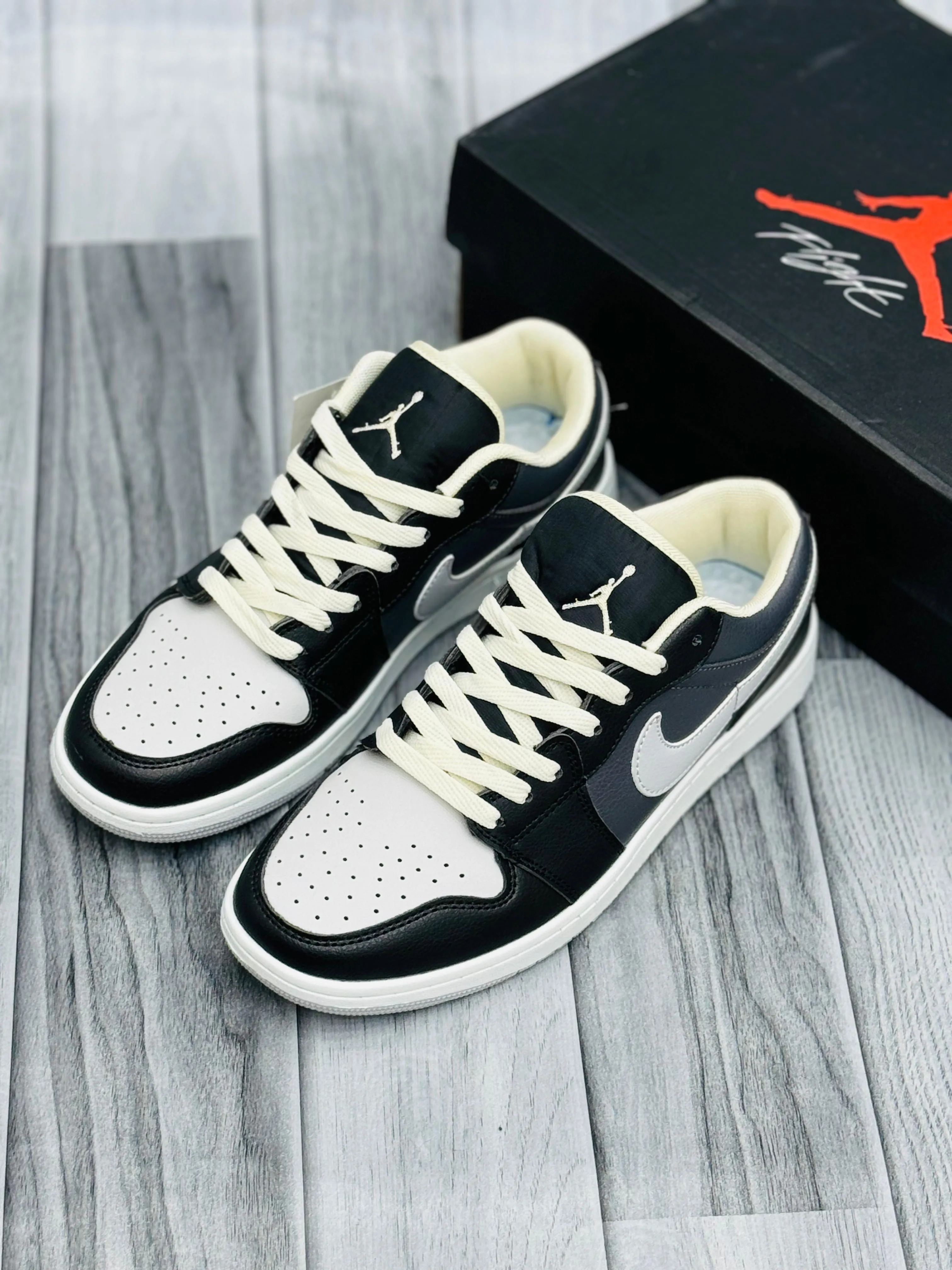 Air Jordan 1 Low Black & White