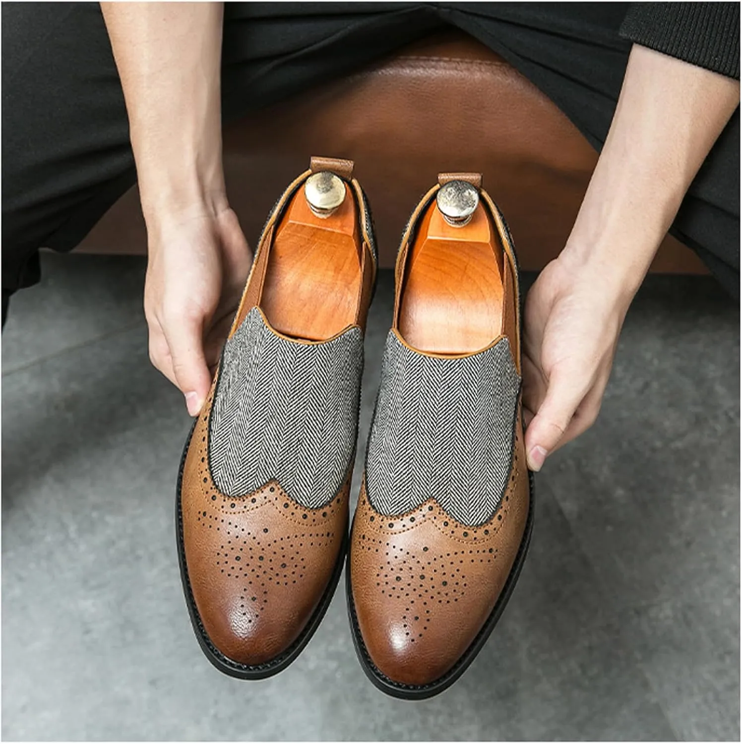 Mens Patchwork Two Tone Comfortable Slip On Dress Loafers Fashion Carving Punched Brogues Business Leather Shoes Round Toe Low Top Luxury Formal Walking Shoes