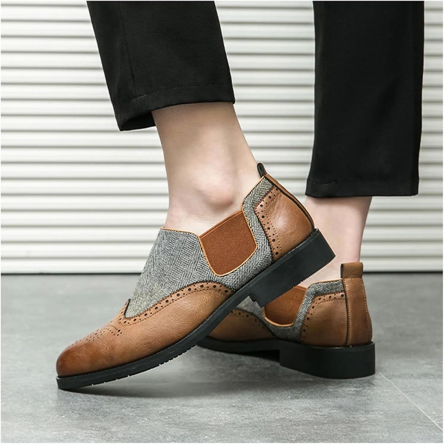 Mens Patchwork Two Tone Comfortable Slip On Dress Loafers Fashion Carving Punched Brogues Business Leather Shoes Round Toe Low Top Luxury Formal Walking Shoes