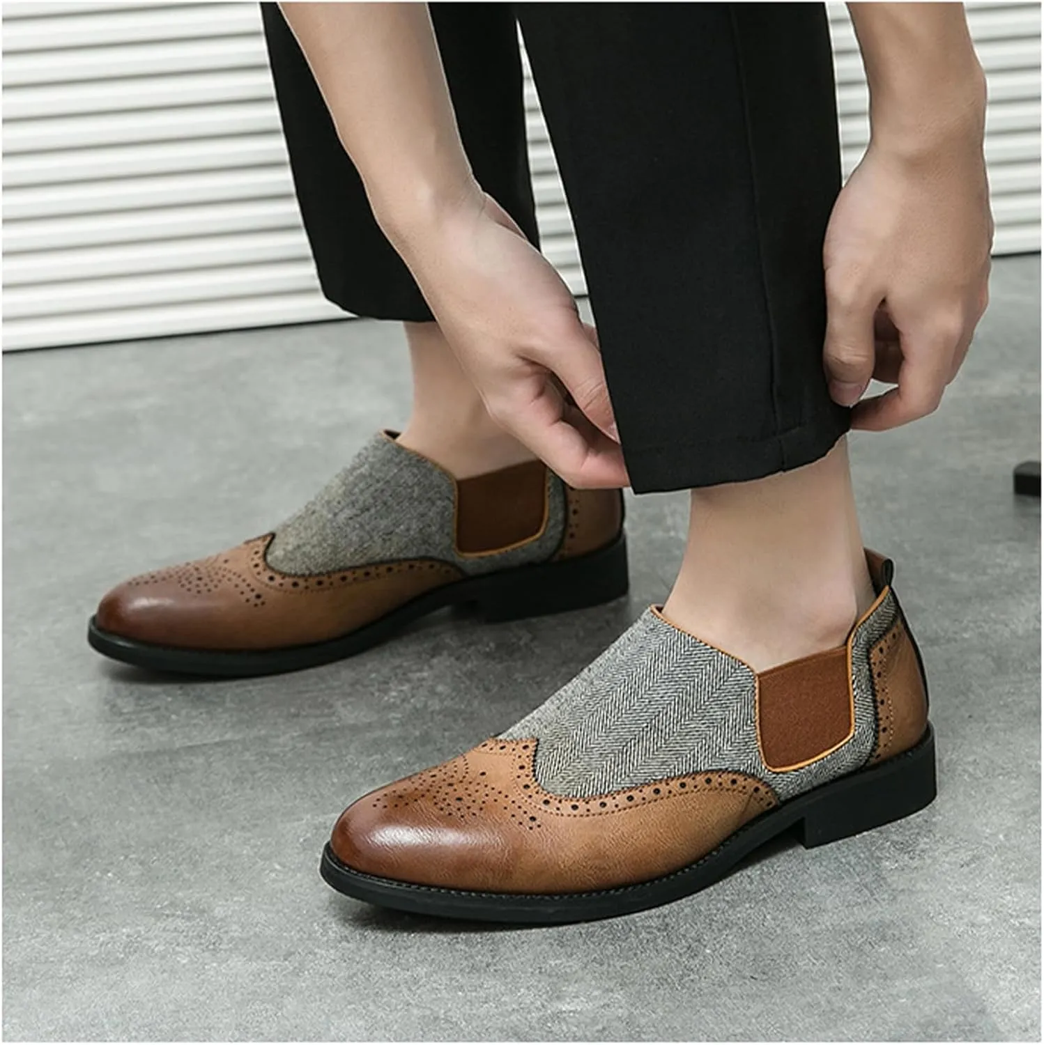 Mens Patchwork Two Tone Comfortable Slip On Dress Loafers Fashion Carving Punched Brogues Business Leather Shoes Round Toe Low Top Luxury Formal Walking Shoes