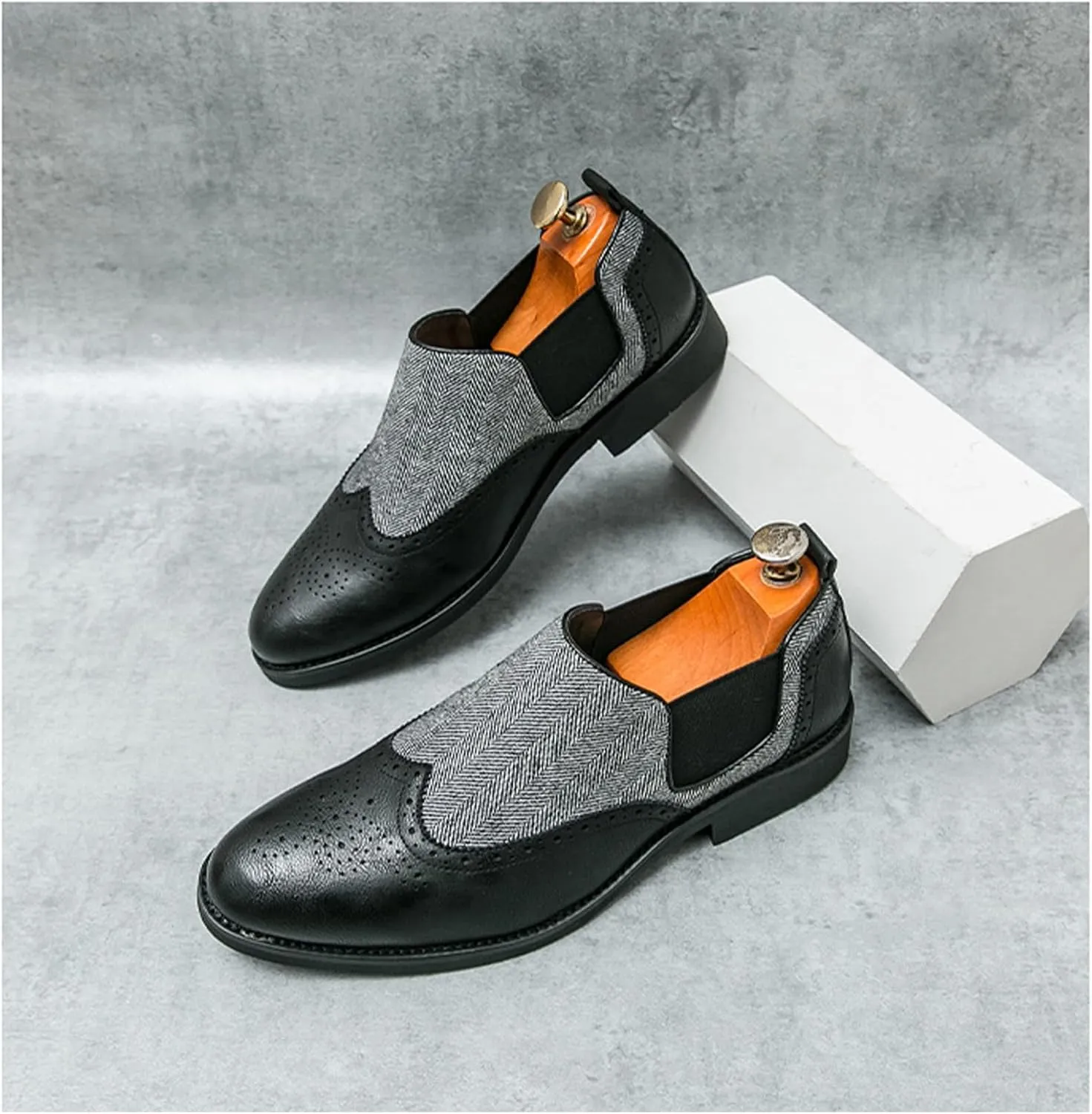 Mens Patchwork Two Tone Comfortable Slip On Dress Loafers Fashion Carving Punched Brogues Business Leather Shoes Round Toe Low Top Luxury Formal Walking Shoes