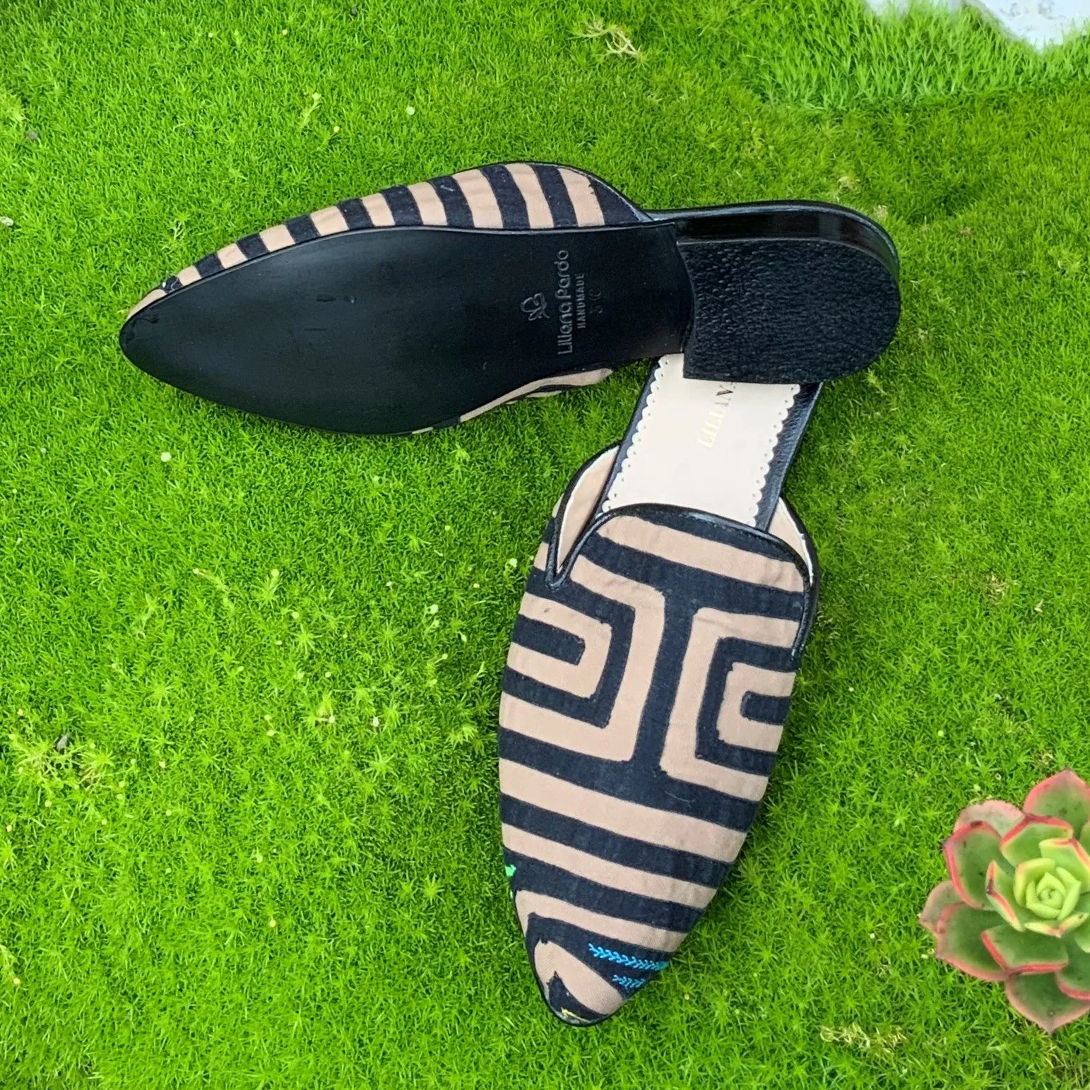 Mola Mules | Black & Beige