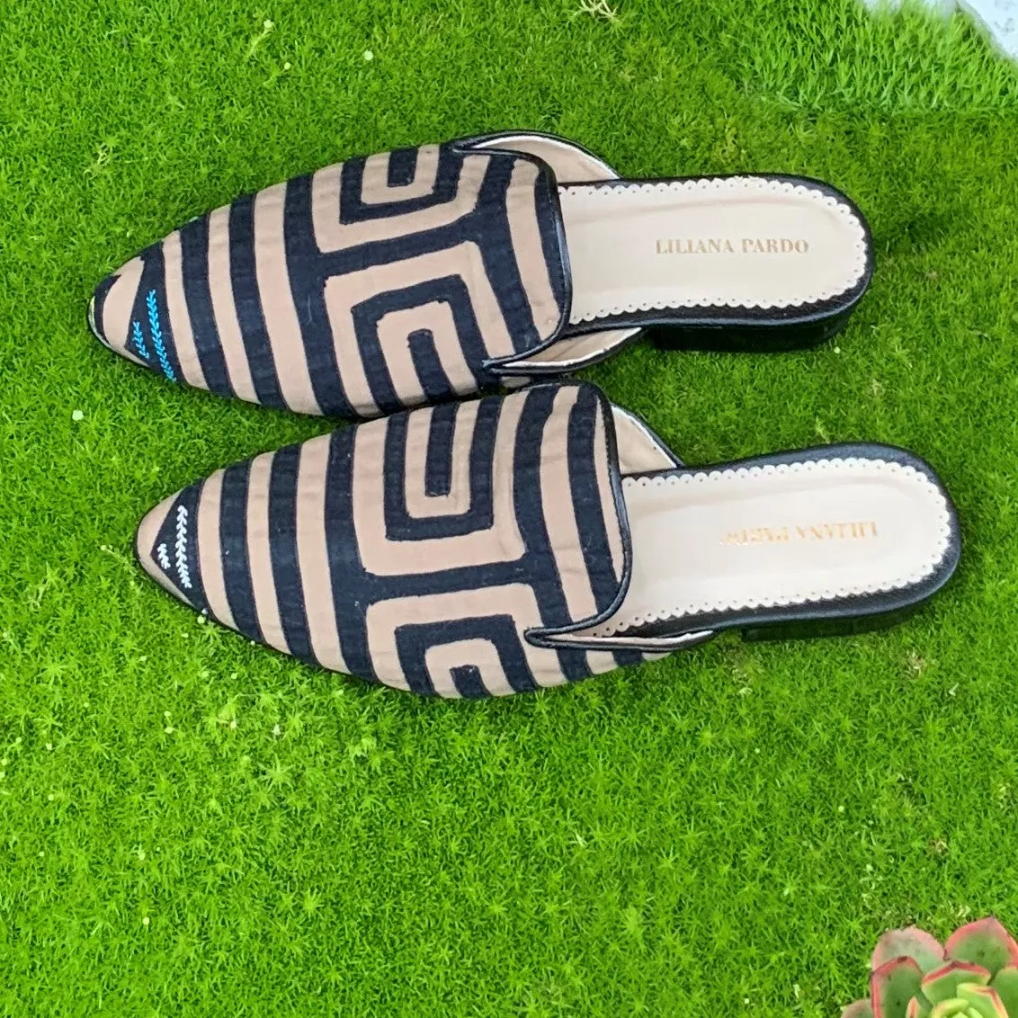 Mola Mules | Black & Beige