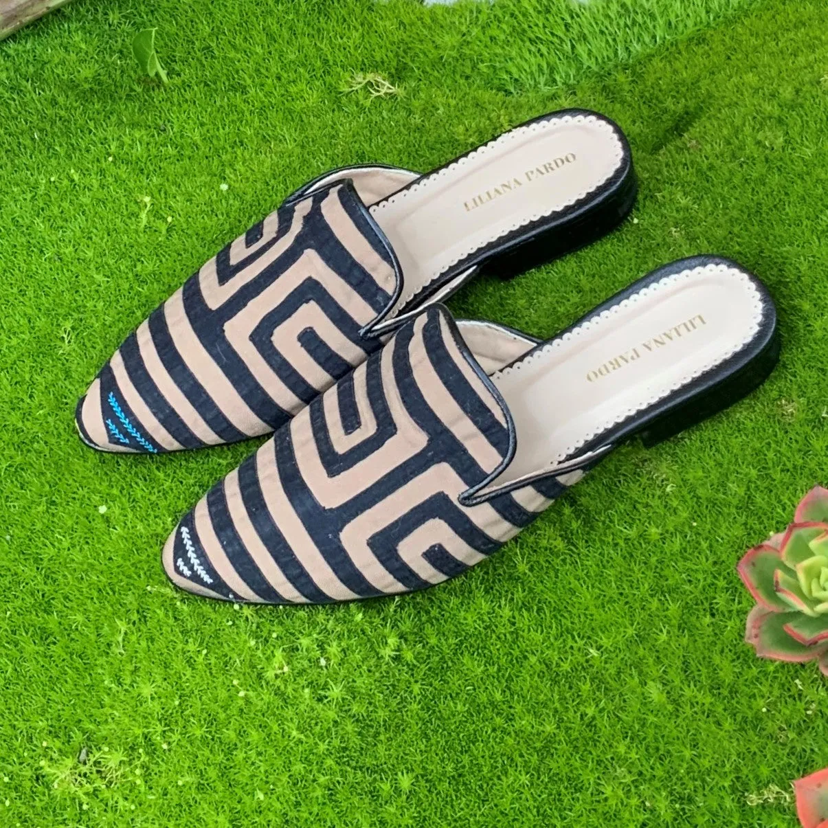 Mola Mules | Black & Beige