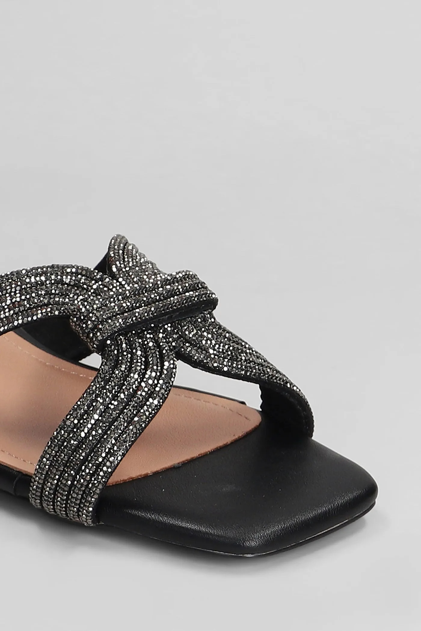 Sloan Slipper-Mule in black leather