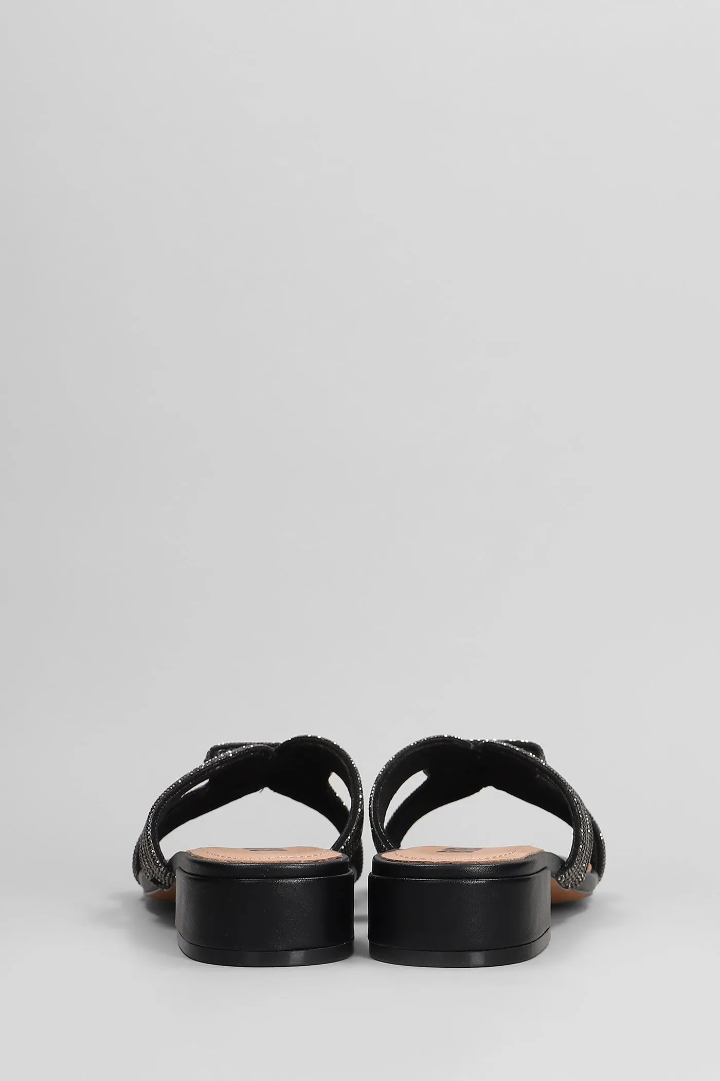 Sloan Slipper-Mule in black leather