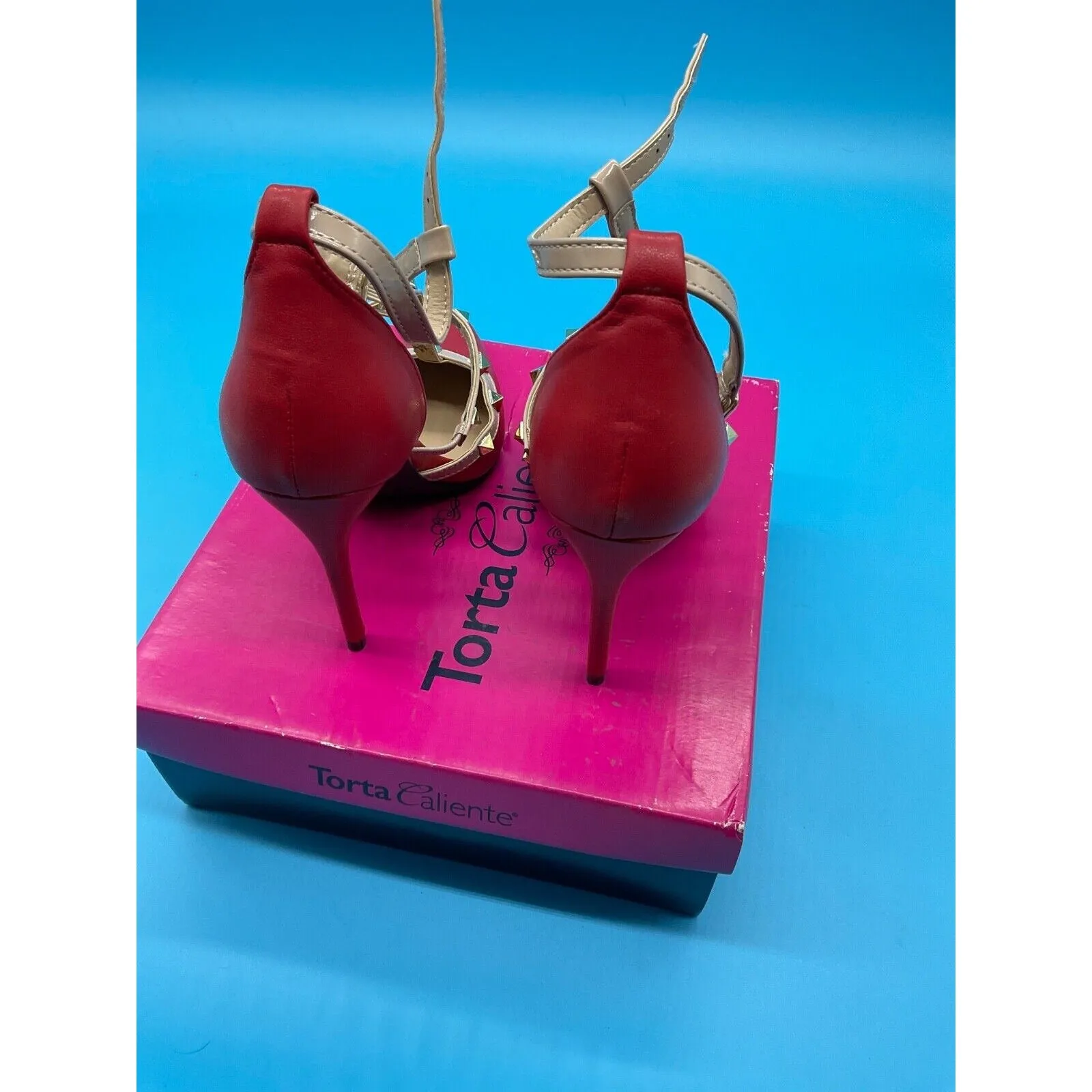 Torta Caliente 4" Heels Size 7M Red Strappy Gold Stud Detail NIB
