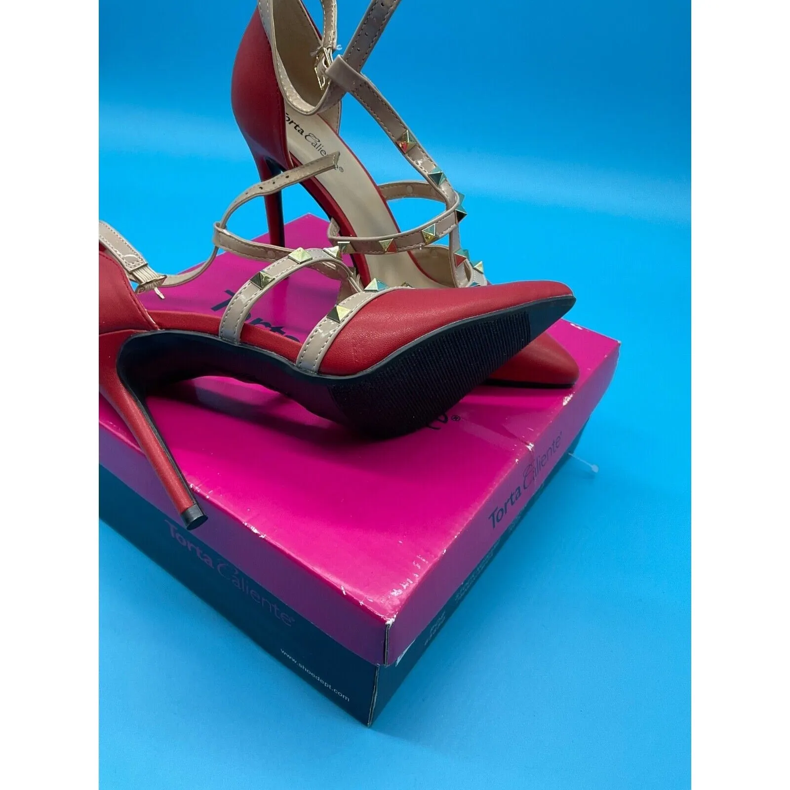 Torta Caliente 4" Heels Size 7M Red Strappy Gold Stud Detail NIB